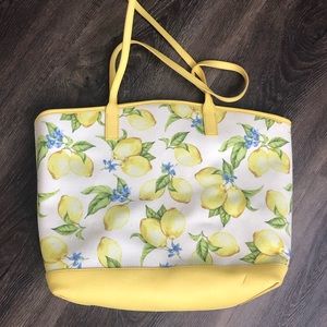 Beautiful, super cute fashionable tote! Must have!